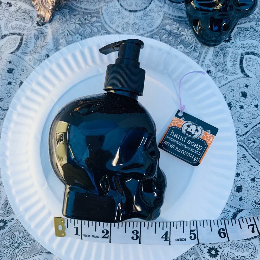 Set of two Skull scented hand soap bottles - Picture 6 of 8